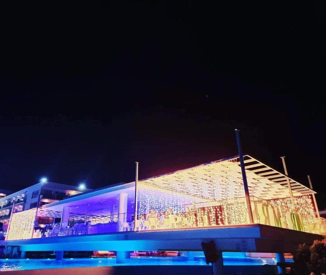 King Evelthon Beach Hotel & Resort Klorakas Екстериор снимка The new terminal