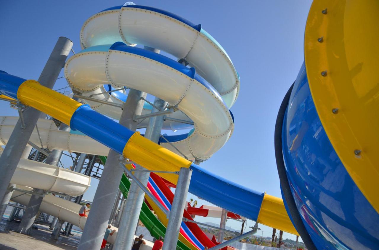 King Evelthon Beach Hotel & Resort Klorakas Екстериор снимка The water park