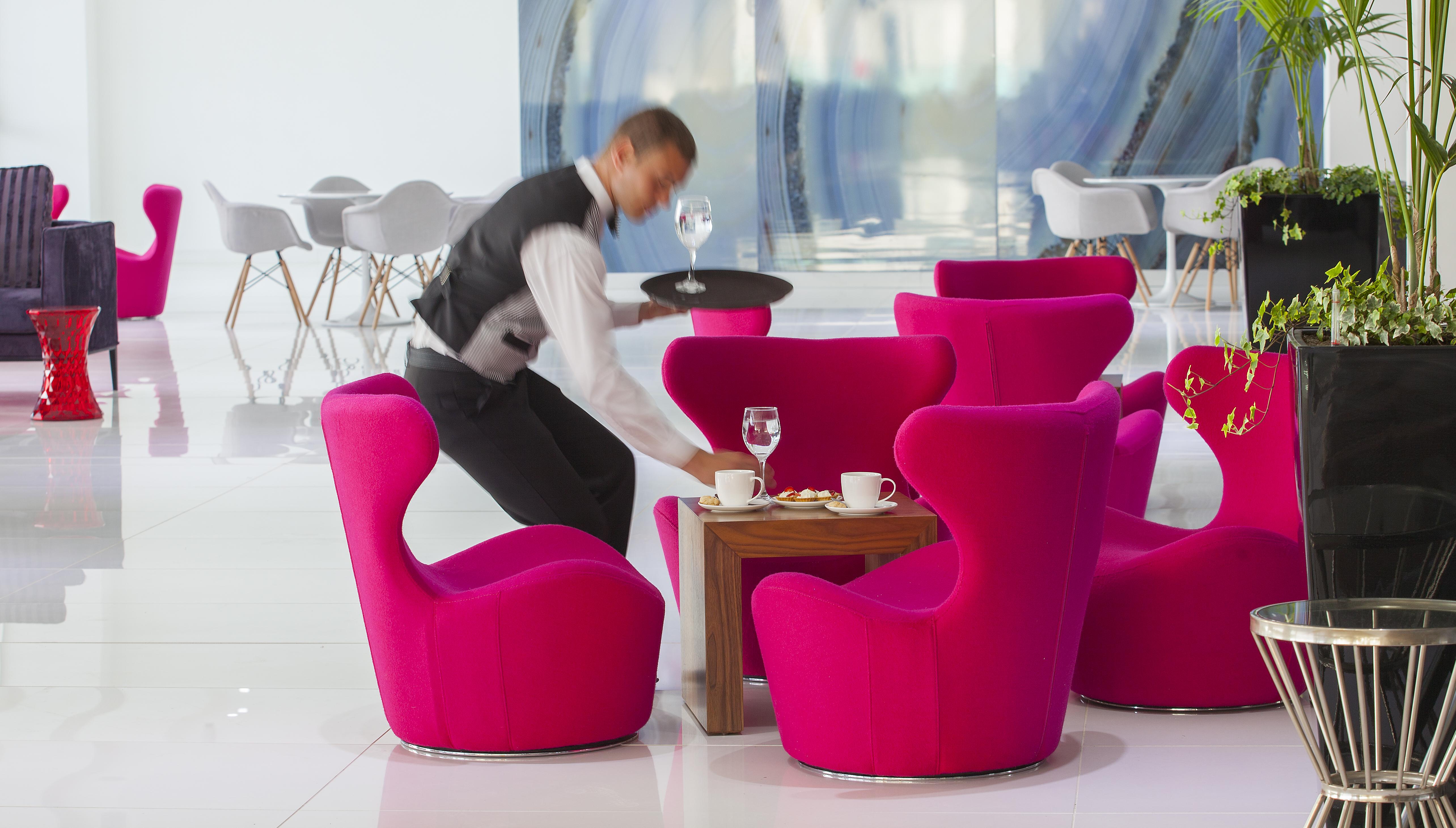King Evelthon Beach Hotel & Resort Klorakas Екстериор снимка The Swan chair