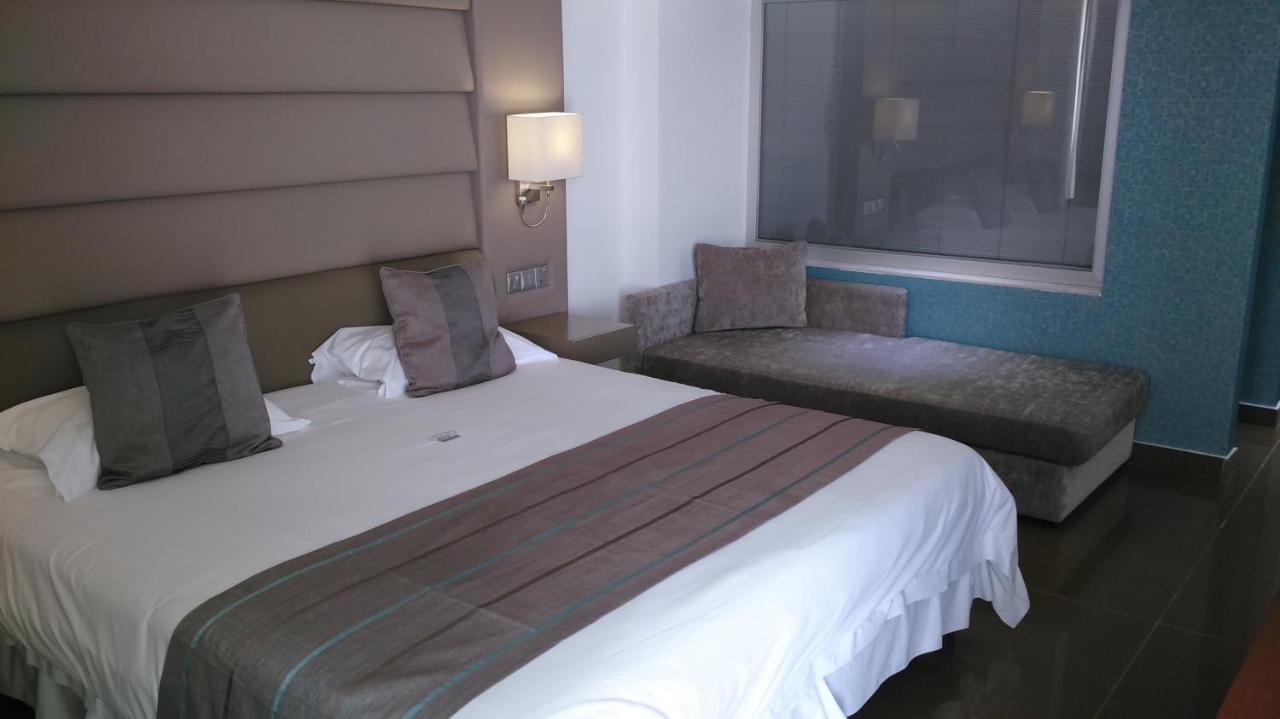King Evelthon Beach Hotel & Resort Klorakas Екстериор снимка A room at the hotel